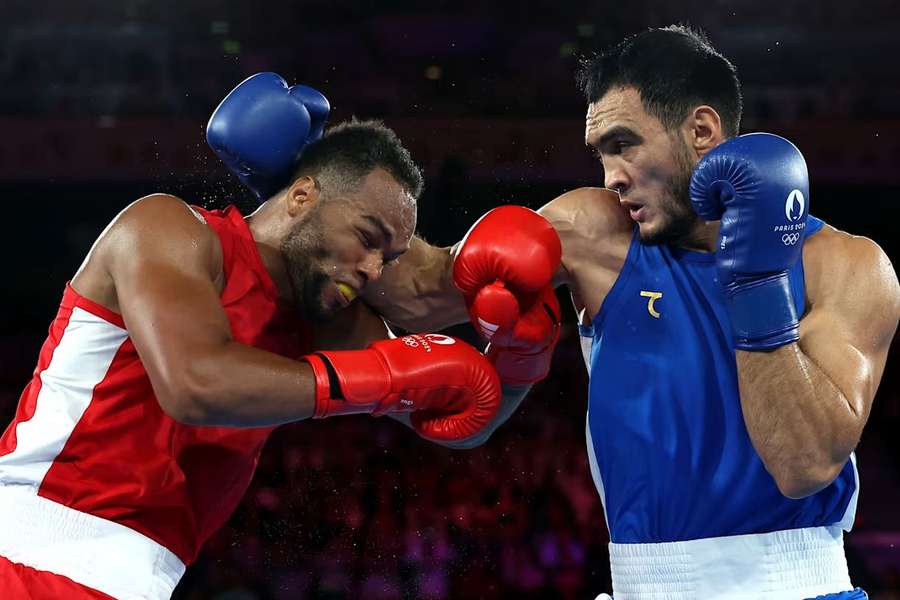 Lazizbek Mullojonov foi campeão olímpico em Paris
