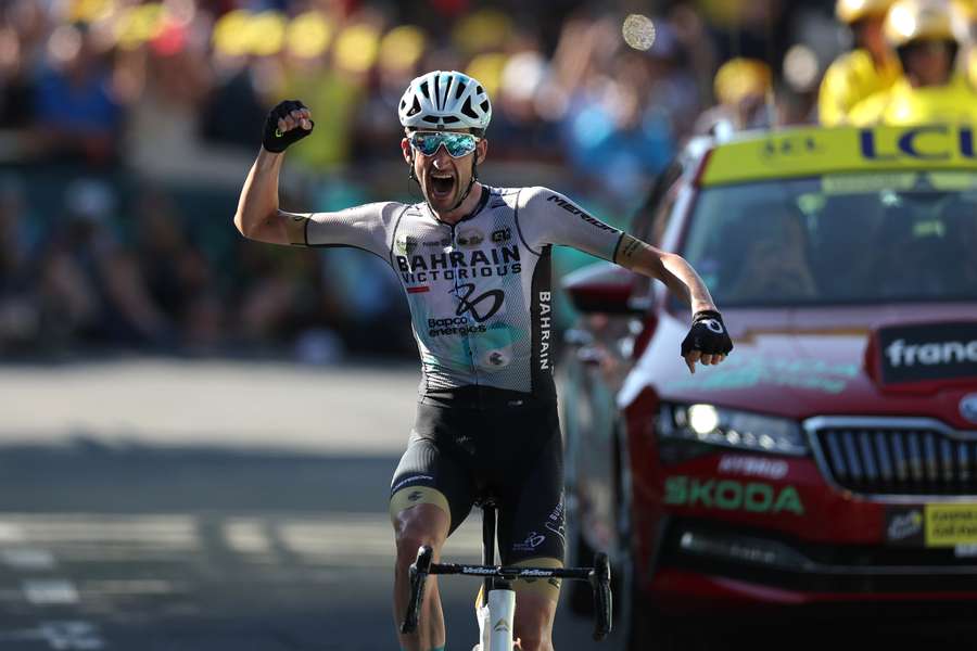 Poels levanta os braços