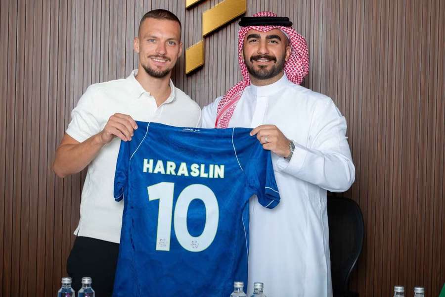 Lukáš Haraslín už je hráčem Al Fatehu. Lukáš Haraslín už je hráčem Al Fatehu.