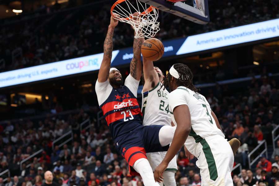 Exhibición de Anthony Davis con los Wizards