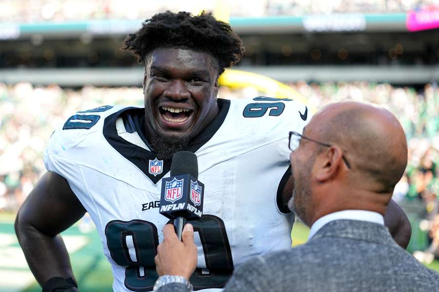 Una heroicidad de Davis rescata a los Eagles  