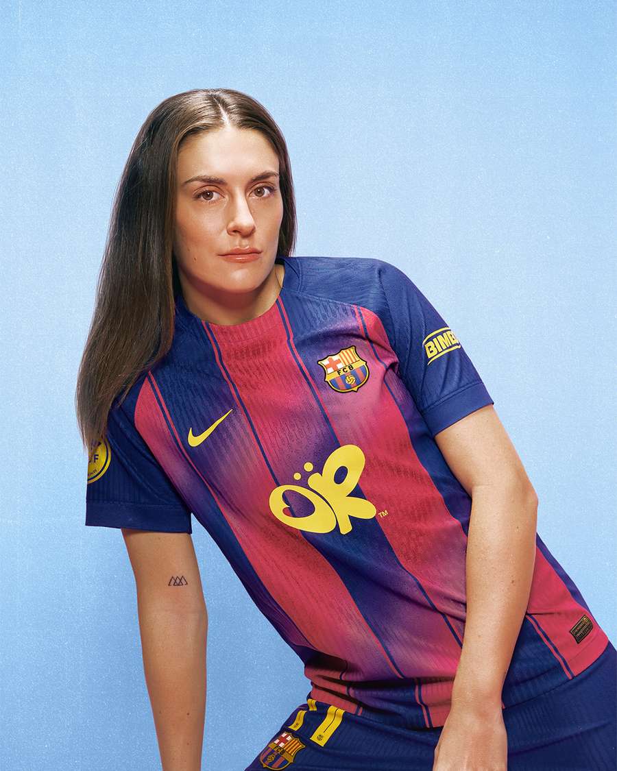 Alexia Putellas, con la camiseta del logo de Olivia Rodrigo