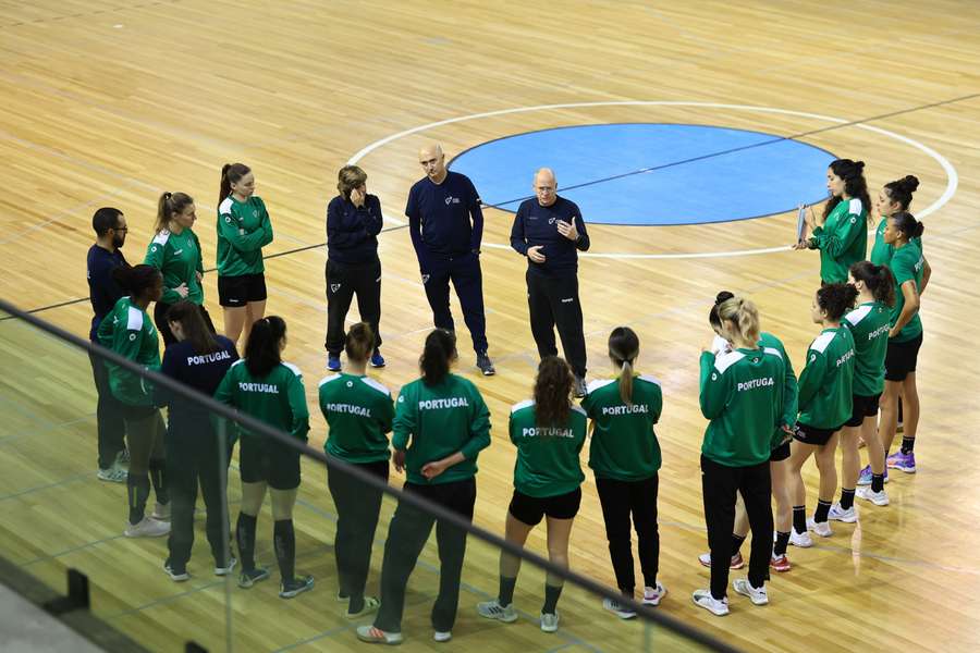 Estágio da seleção feminina de andebol acaba mais cedo por lesões
