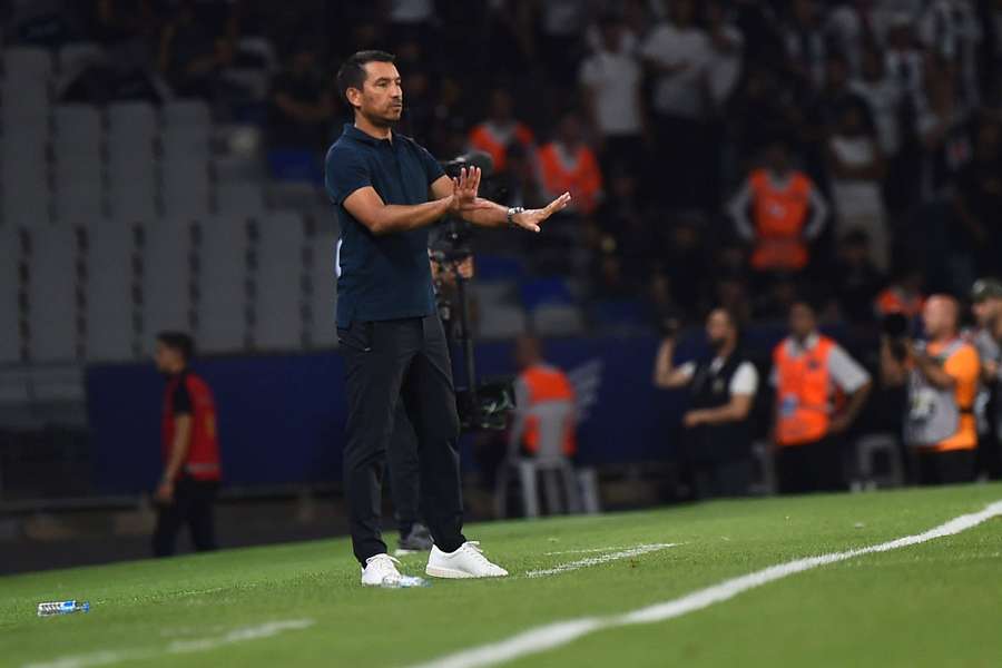 Van Bronckhorst kent een prima start bij Besiktas