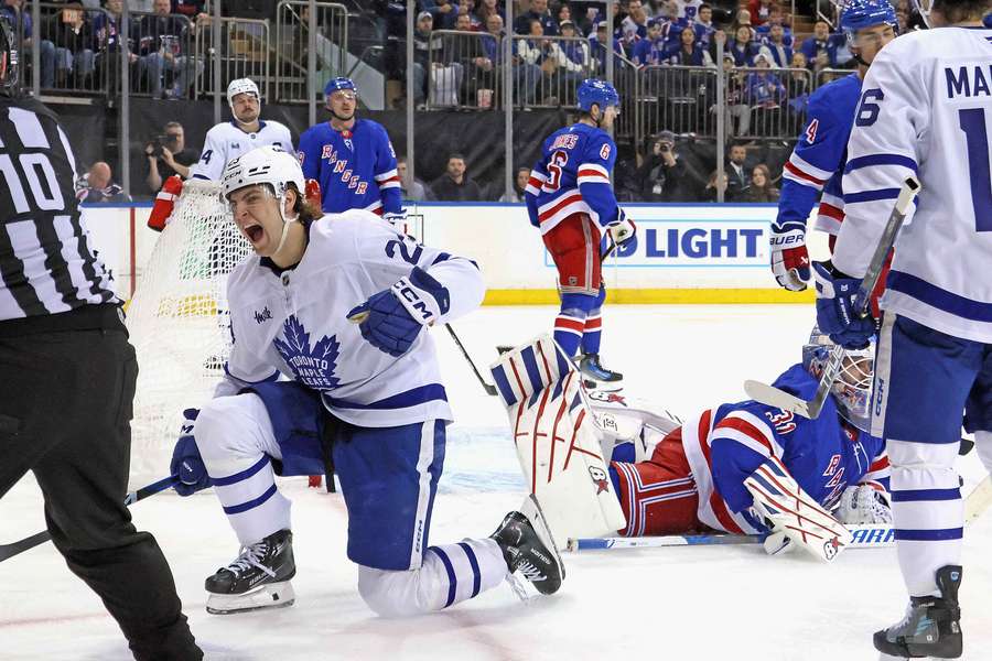 Stars i Maple Leafs z cennymi zwycięstwami w swoich konferencjach