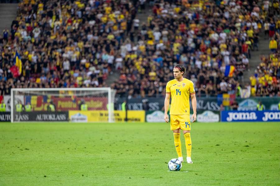 Ianis Hagi în timpul partidei cu Kosovo