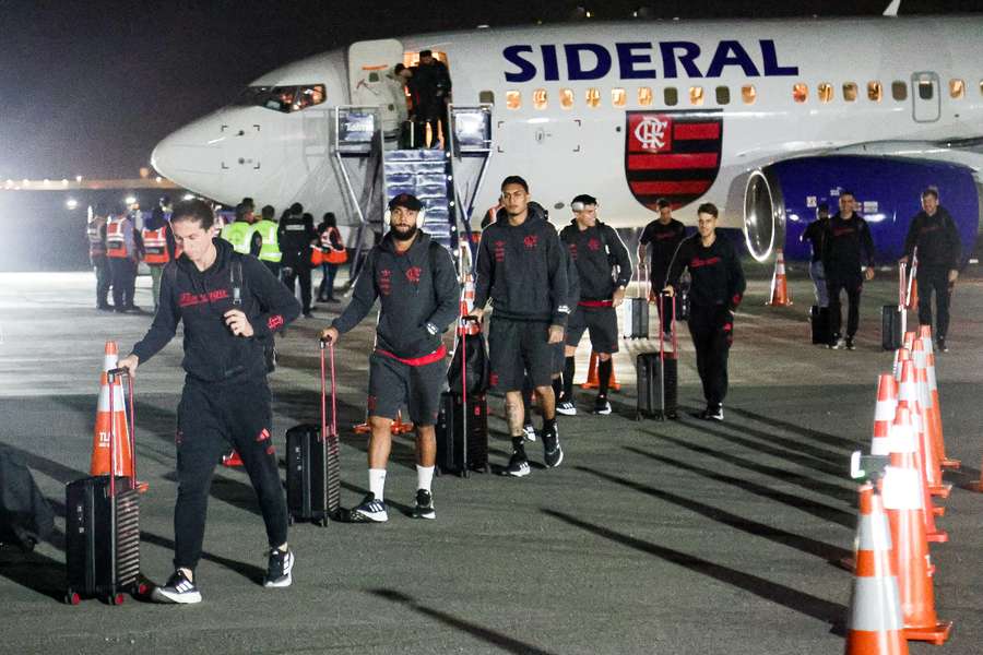 Delegação do Flamengo na chegada à Lima para a final da Copa Libertadores 