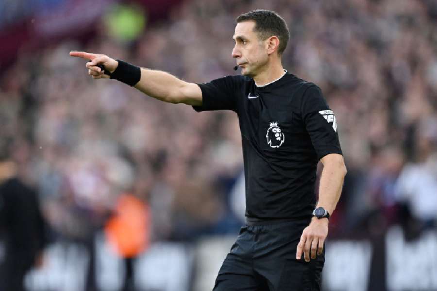 David Coote arbitrando un partido de la Premier League la temporada pasada David Coote arbitrando un partido de la Premier League la temporada pasada