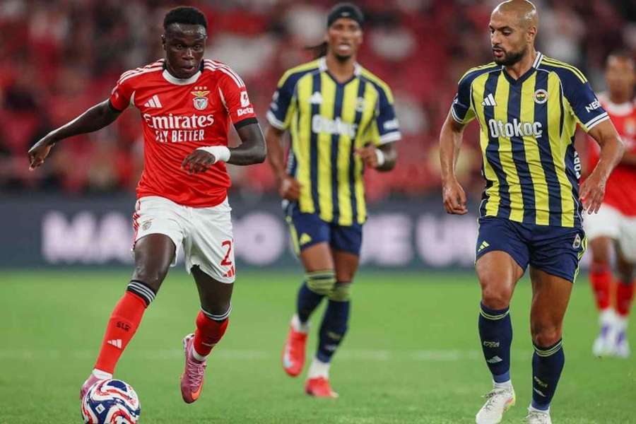 Bruma lesionou-se sozinho e ficou agarrado à perna esquerda