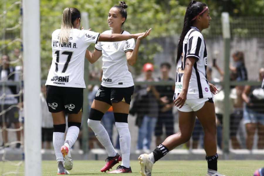 Corinthians começou torneio com o pé direito