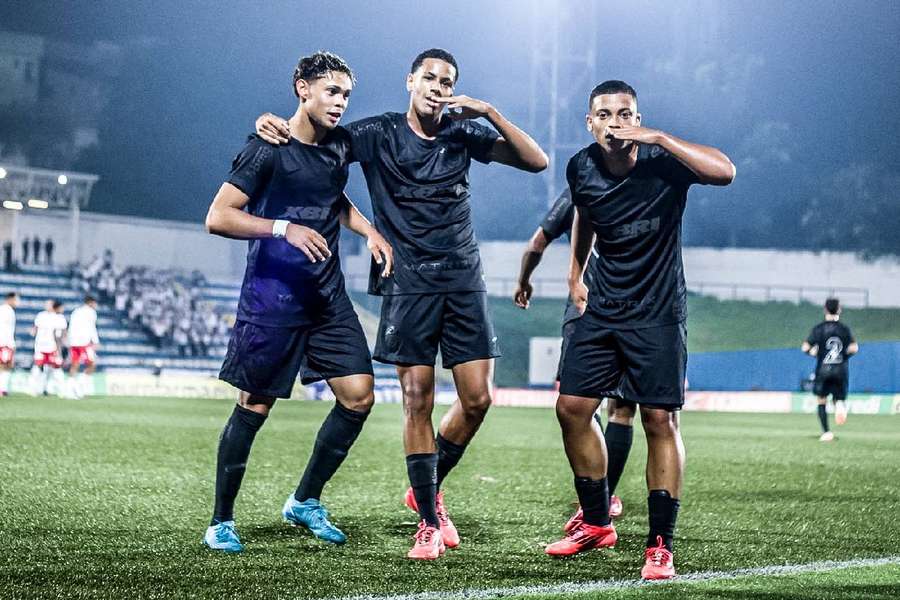 Corinthians aproveitou bem espaços cedidos pelo Vila no 2° tempo
