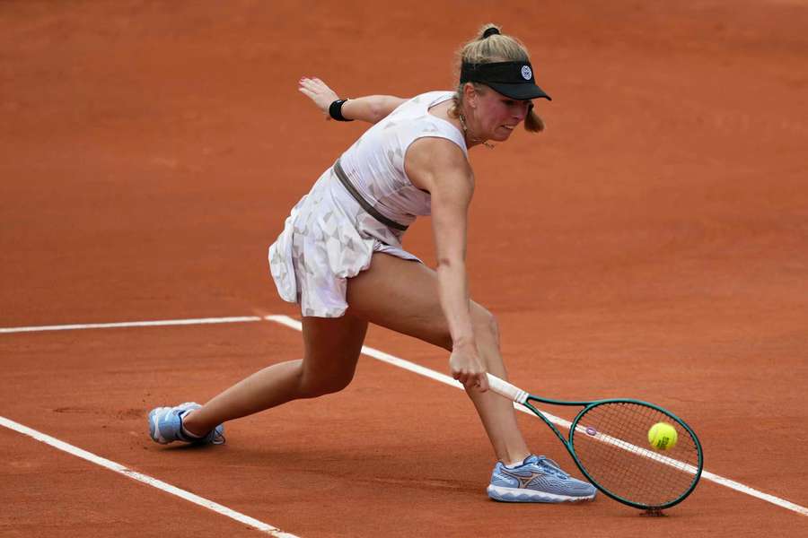Vondrousova powstrzymała powrót Fręch, Czeszka gra dalej w Paryżu