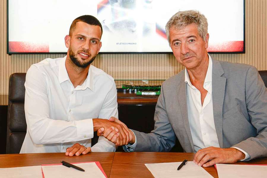 David Hancko apresentado no Atlético de Madrid