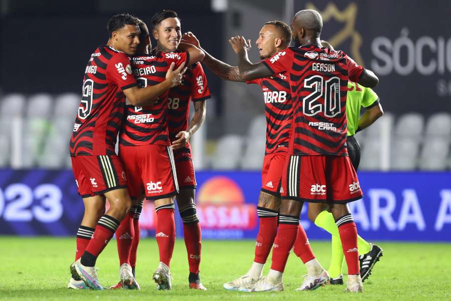 Flamengo ainda sonha com a liderança do grupo