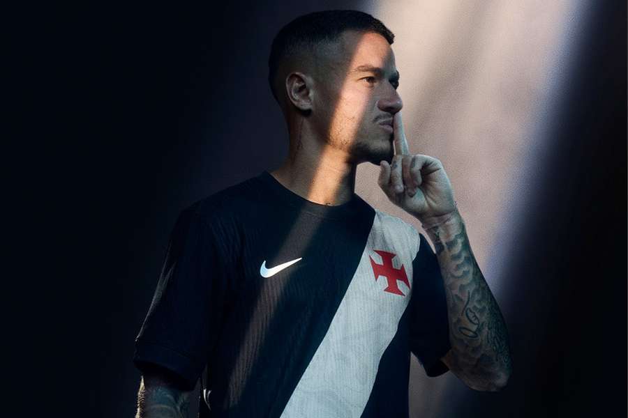 Philippe Coutinho divulga 1ª camisa feita pela Nike para o Vasco