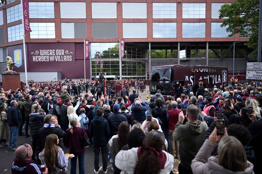 Aston Villa demande aux supporters de ne pas afficher de messages politiques face au Maccabi Tel-Aviv Aston Villa demande aux supporters de ne pas afficher de messages politiques face au Maccabi Tel-Aviv