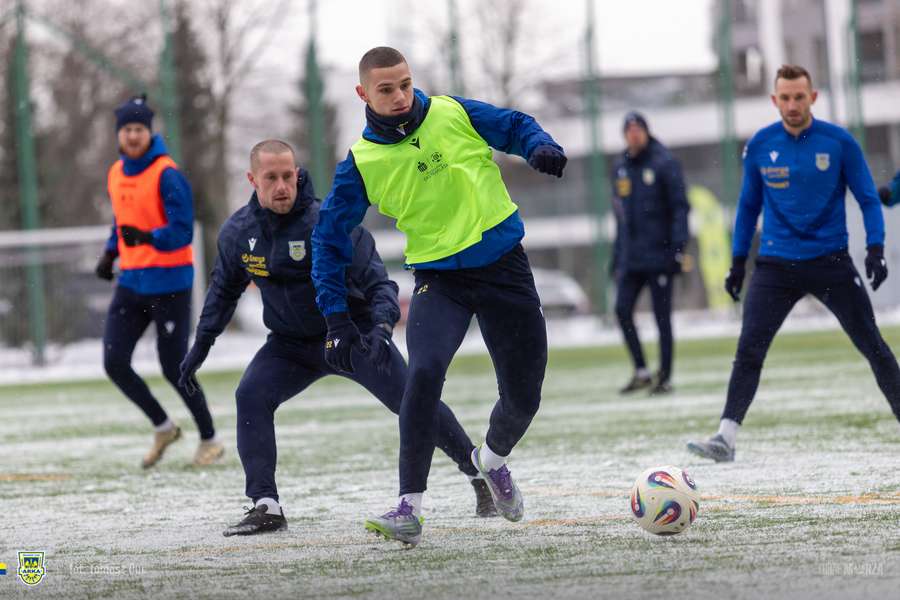 Arka rozpoczęła przygotowania do wiosny. Gutkovskis dotarł, brakuje pięciu zawodników