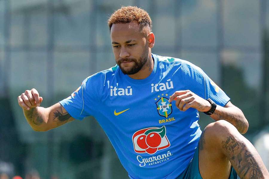 Neymar em treino da Seleção Brasileira neste domingo (21) Neymar em treino da Seleção Brasileira neste domingo (21)