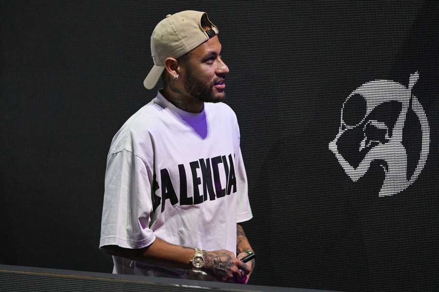 Neymar a signé pour Al-Hilal lundi.
