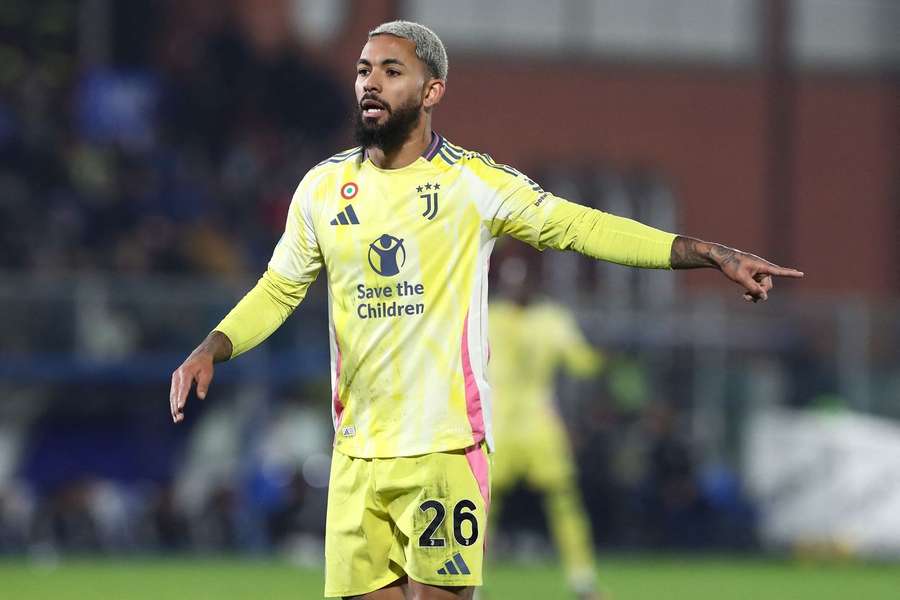 Douglas Luiz continuou em Turim
