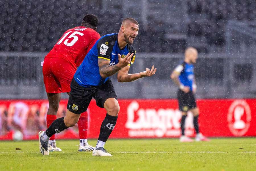 Der 1. FC Saarbrücken hat im Aufstiegsrennen der 3. Fußball-Liga überraschend gepatzt. Der 1. FC Saarbrücken hat im Aufstiegsrennen der 3. Fußball-Liga überraschend gepatzt.