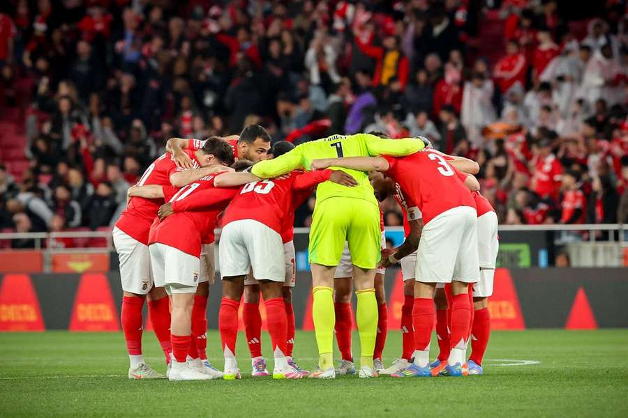 Benfica procura subir à liderança isolada da Liga 