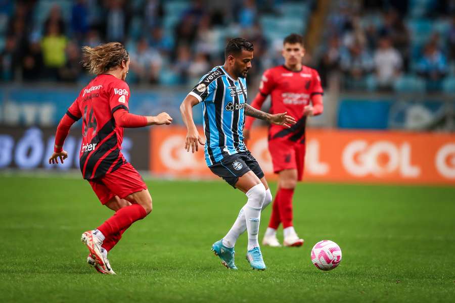 Na última vez que se enfrentaram, o Athletico-PR venceu por 2 a 1 Na última vez que se enfrentaram, o Athletico-PR venceu por 2 a 1