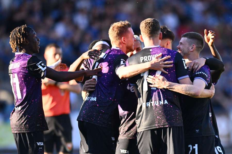 Radost v podání fotbalistů Slavie Praha v Liberci.