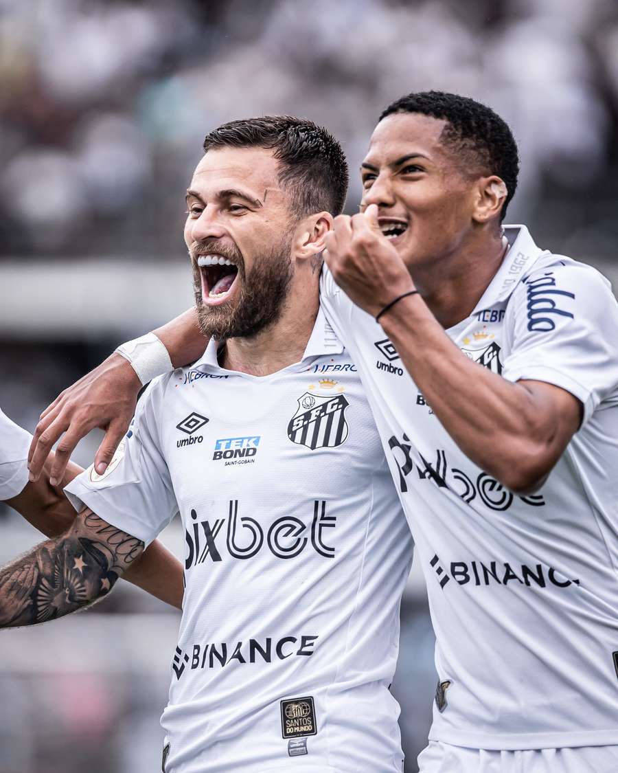 Lucas Lima fez grande partida neste domingo (19) na Vila