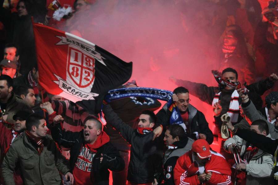 Adeptos do Benfica no apoio à equipa