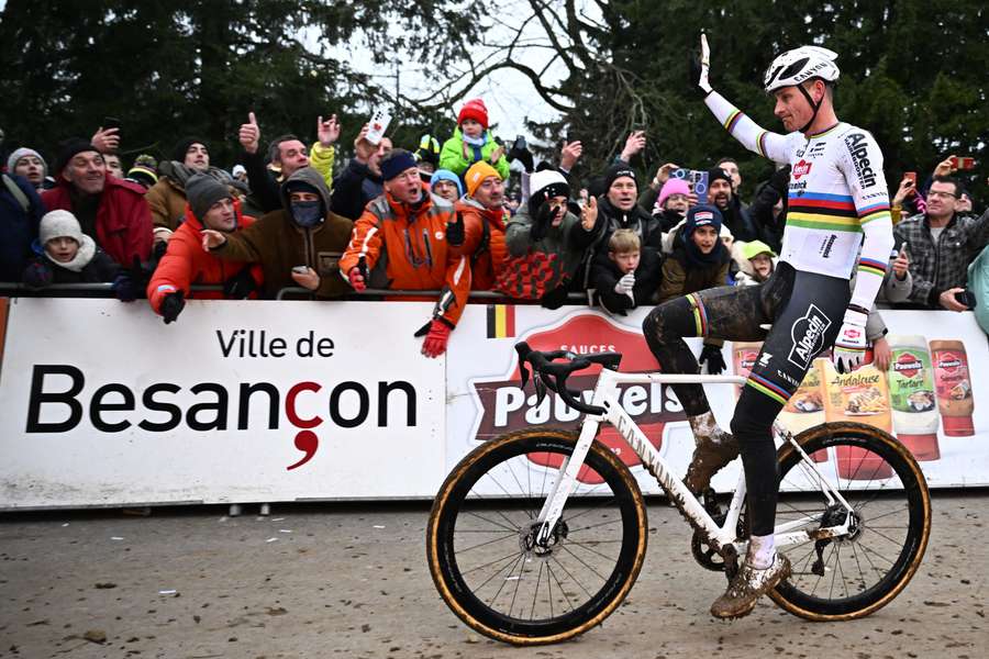 Van der Poel, vencedor en Besançon