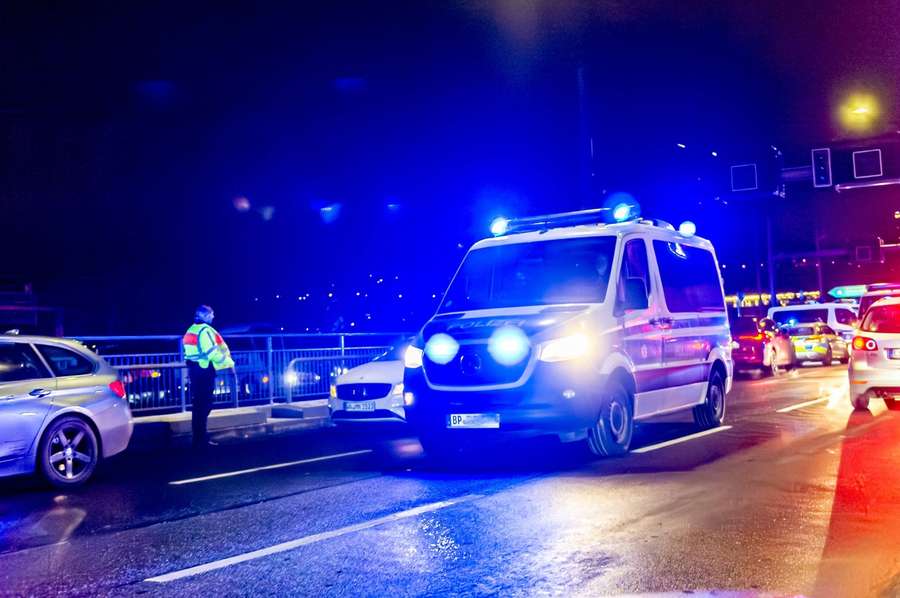 Die Bundespolizei hat vor dem CL-Spiel zwischen Borussia Dortmund und Paris St. Germain zahlreiche Fans der Gäste bei Kontrollen festgesetzt.