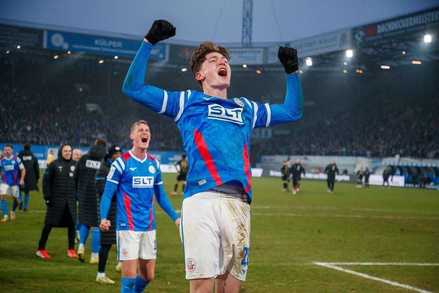 Ryan Naderi leva oito golos pelo Hansa Rostock esta temporada