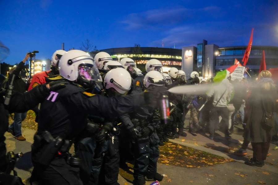 Polícia usou gás lacrimogênio para conter manifestão pró-Palestina em Oslo