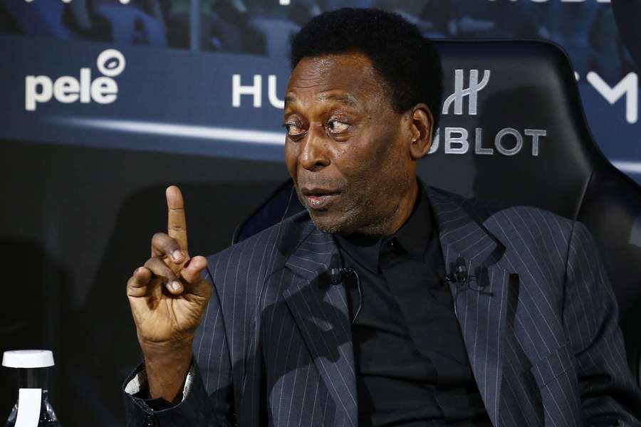 Pele bij een persconferentie in 2019