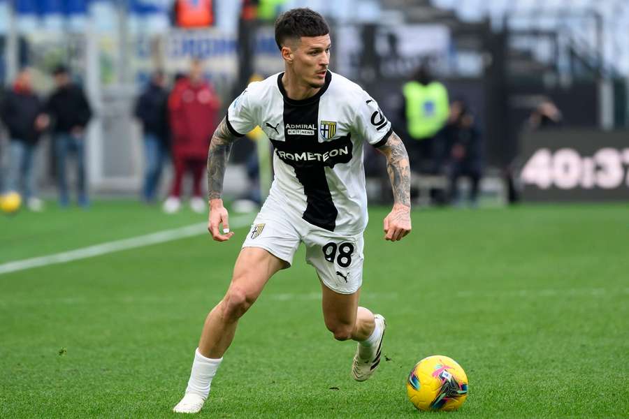 Dennis Man, la Fiorentina? Cât e dispus clubul Viola să plătească pentru atacantul român