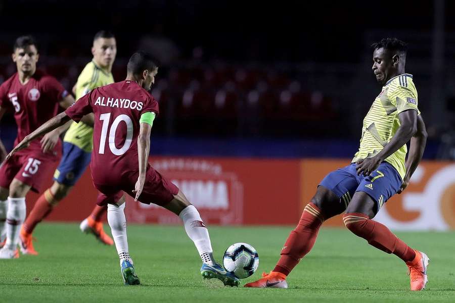 Hassan Al-Haidos, capitão, enverga o número 10, sinónimo da sua importância na equipa