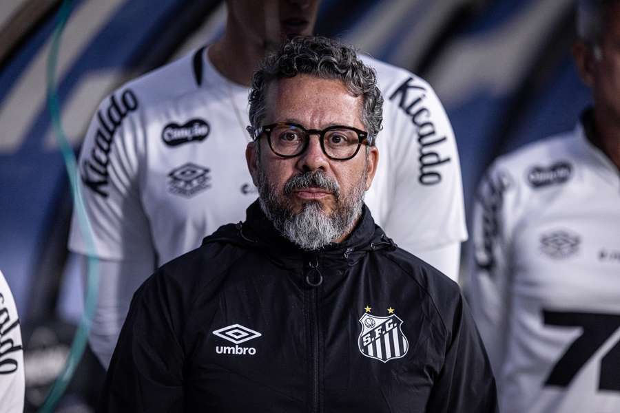 Cléber Xavier não resistiu à goleada contra o Vasco da Gama