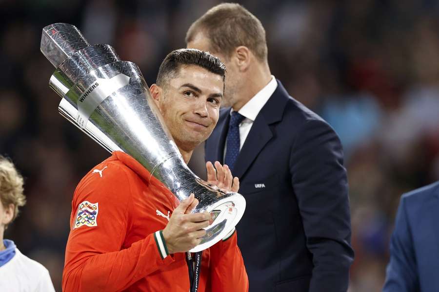 Cristiano Ronaldo prý během léta dres měnit nebude, zůstane v Saudi Pro League.