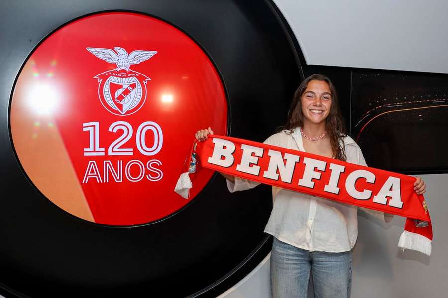 Marta Salvador prolonga ligação ao Benfica