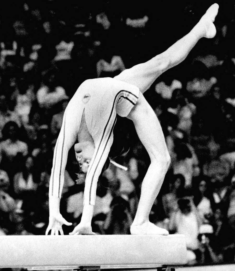Nadia Comăneci, în timpul Jocurilor Olimpice de la Montreal din 1976