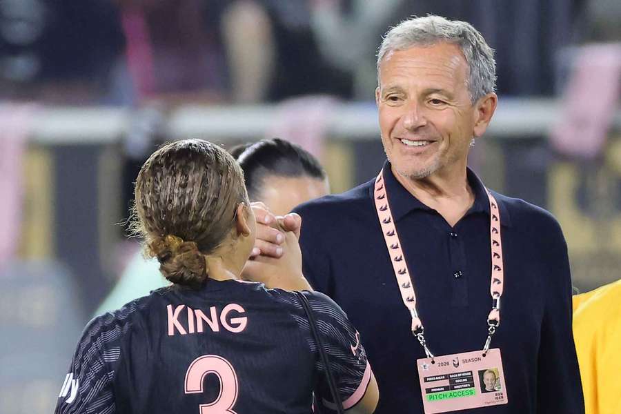 Bob Iger será aún más dueño de los Lakers tras adquirir el paquete de los Buss Bob Iger será aún más dueño de los Lakers tras adquirir el paquete de los Buss