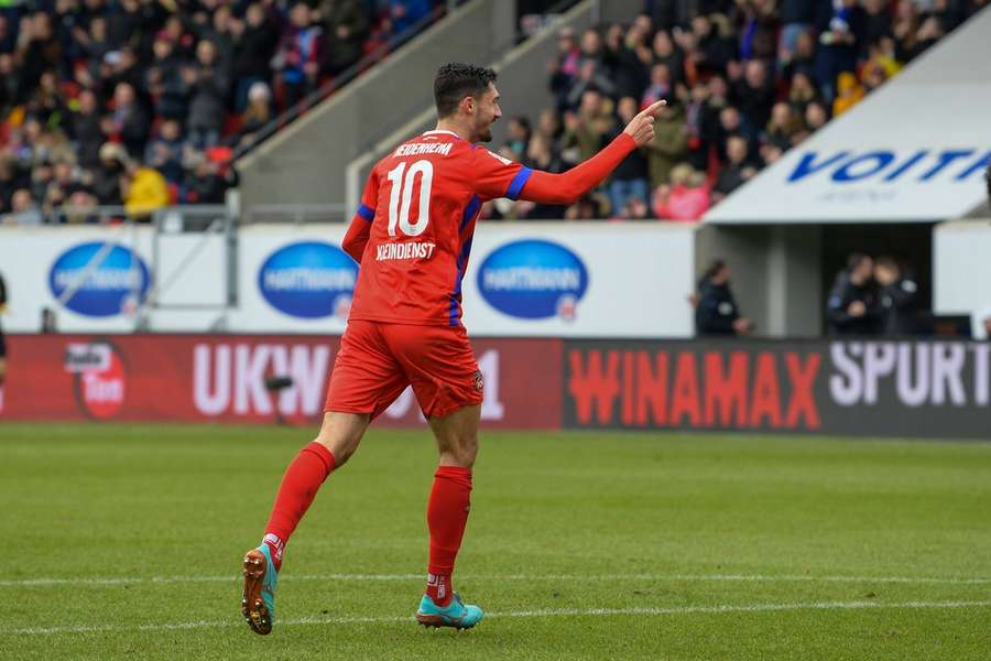 2. Bundesliga: Vierfacher Kleindienst, HSV Pflichtsieg, KSC holt wichtige Punkte