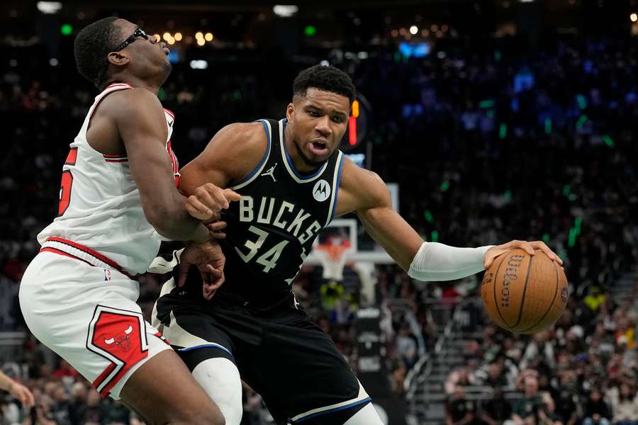 Antetokounmpo anotó 41 puntos con los Bucks Antetokounmpo anotó 41 puntos con los Bucks
