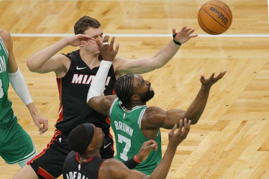 Miami Heat pokonało Celtics w Bostonie, Oklahoma City Thunder bliżej drugiej rundy
