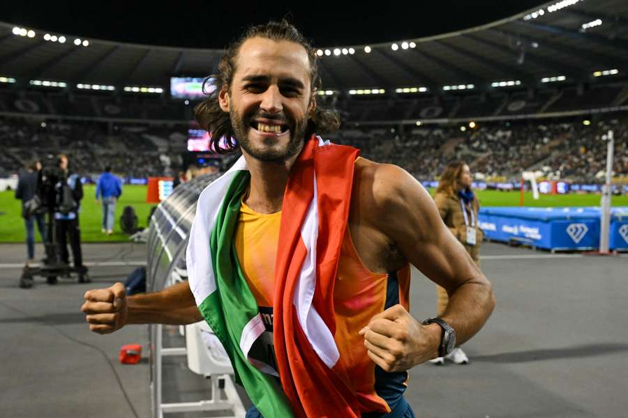 Gianmarco Tamberi esulta dopo la vittoria in Diamond League