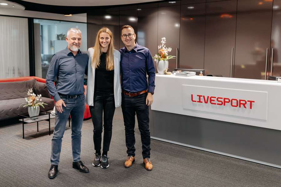 Petra Kvitová avec le propriétaire de Liversport, Martin Hájek (à droite) et le directeur du marketing, Jan Hortík.