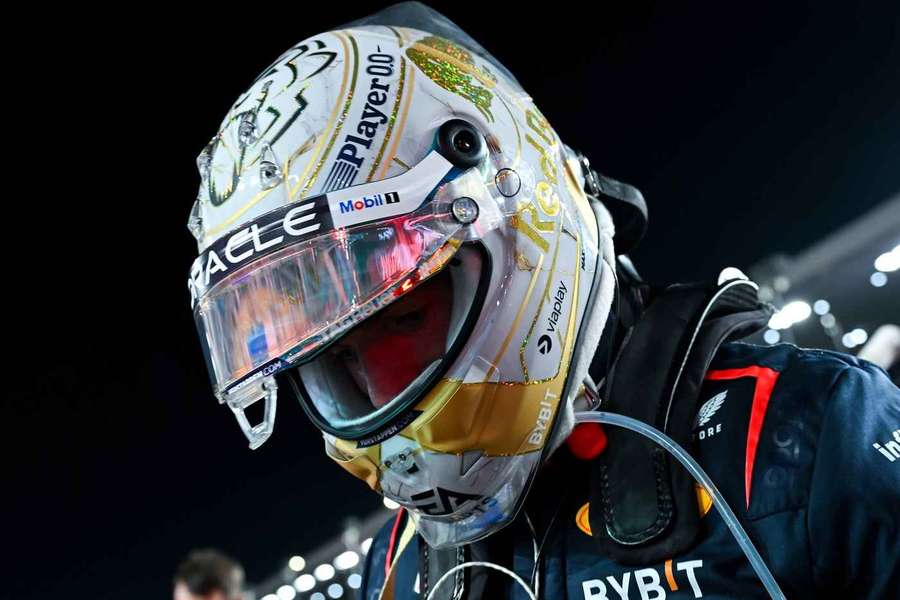 Max Verstappen está em uma disputa com George Russell