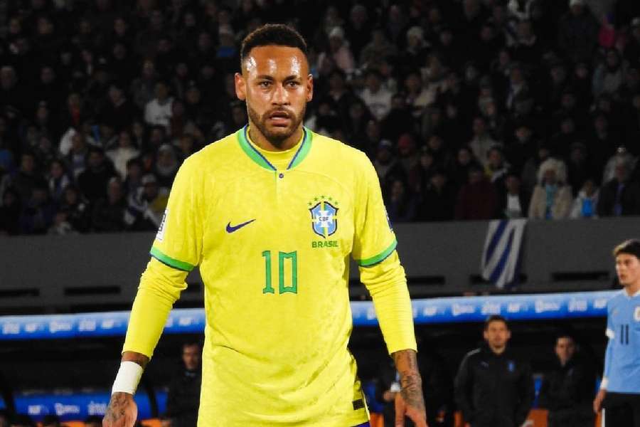 Neymar s-a accidentat în timpul meciului pierdut de Selecao în fața Uruguayului (0-2)