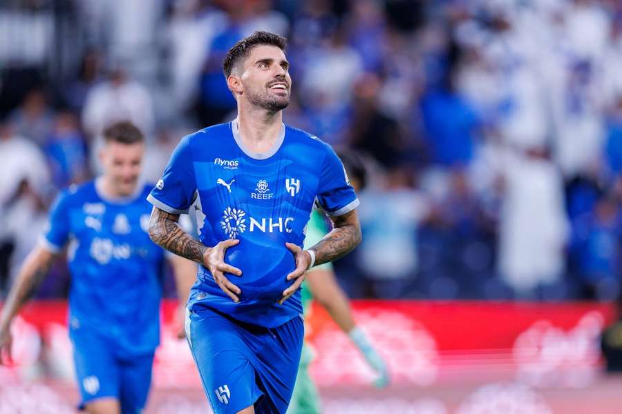 Federația Saudită de Fotbal amendează Al-Taawoun cu 20.000£ pentru scandările dezgustătoare cu Jota la adresa lui Ruben Neves Federația Saudită de Fotbal amendează Al-Taawoun cu 20.000£ pentru scandările dezgustătoare cu Jota la adresa lui Ruben Neves